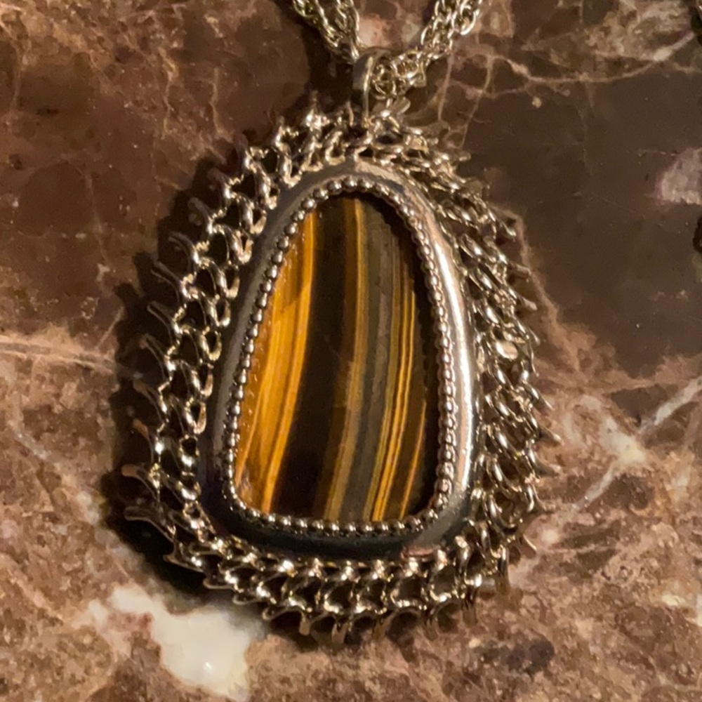 Vintage Kendra Necklace with large Tiger Eye - Picture 3 of 4